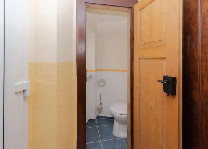 Entire House With Garden - Exclusively For Your Group